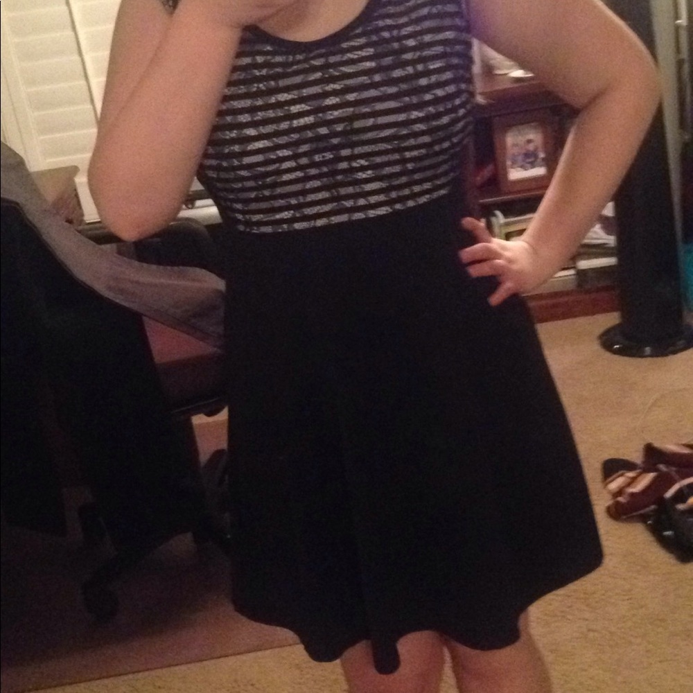 Dress - Picture 3 of 4